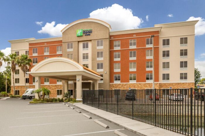 Holiday Inn Express & Suites Largo-Clearwater, an IHG Hotel