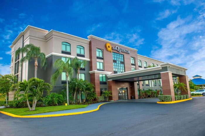 La Quinta Inn & Suites by Wyndham Clearwater South