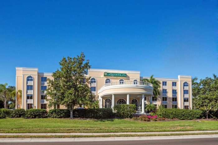 La Quinta Inn & Suites by Wyndham Sarasota Downtown