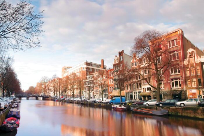 7 Días asequible Amsterdam, Brujas y París G1T